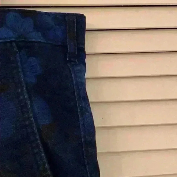 Levi’s Blue Short - Picture 3 of 4